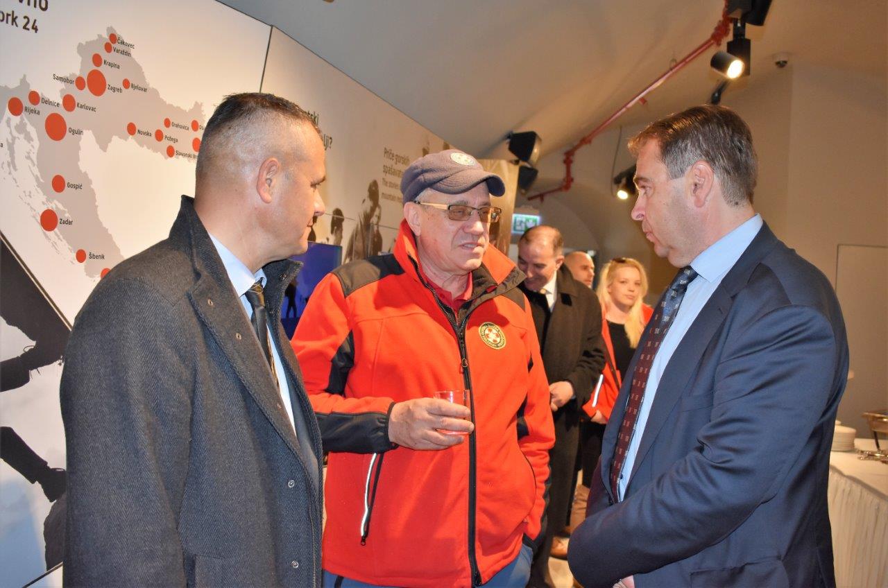 Potpisivanje ugovora u prezentacijskom centru “Podzemni grad Paklenice” NP Paklenica Potpisivanje ugovora u prezentacijskom centru “Podzemni grad Paklenice” NP Paklenica