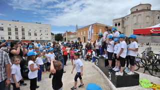 Zadar, 250513.
Univerzalna sportska skola “Dite zadarsko” kraj sezone obiljezila proslavom cetvrtog rodjendana i odrzavanjem sportskih igara na Forumu.
Na fotografiji: sporske igre “Dite zadarsko”.
Foto: Luka Gerlanc / CROPIX