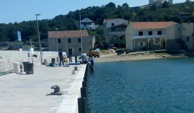 Postavljeni bokoštitnici u luci Vrgada