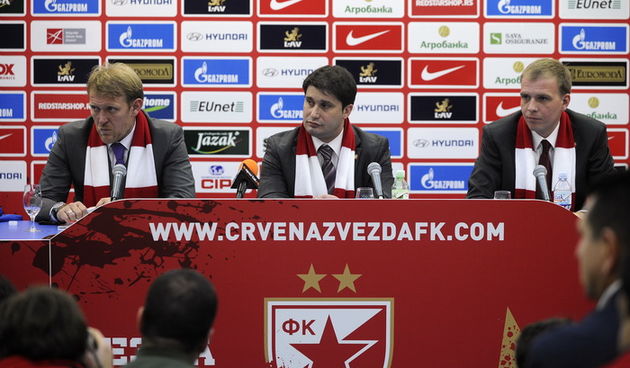 Beograd, 091210.
Veceras je u prostorijama FK Crvena Zvezda na stadionu Marakana istoimenog kluba odrzana promocija Roberta Prosineckog kao novog trenera FK Crvena Zvezda. 
Na slici: Robert Prosinecki, Ivan Adzic i voditelj PR-a.
Foto: Sime Sokota / CROPI