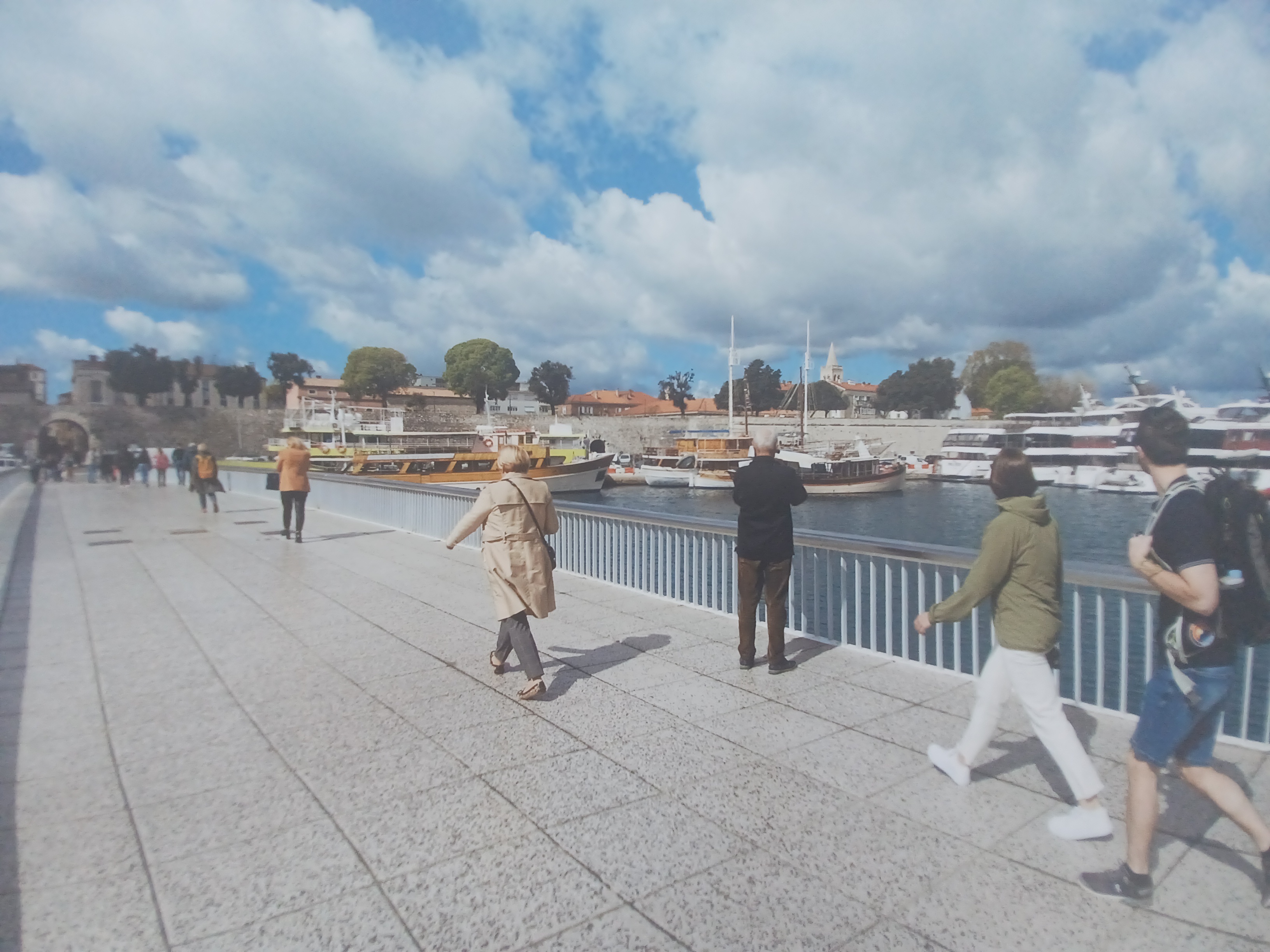 Izložba fotografija posvećenih zadarskom mostu u atriju palače Cedulin