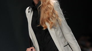 Zagreb, 290911.
Velesajam, paviljon 5.
Modne revije i poznati na Dove Fashion.hr proljece ljeto 2012. Prvi dan su izlagali kreatori Ivica Skoko, Martina Felja, AMDS by ALDUK i IK STUDIO.
Na slici: kreacije AMDS by ALDUK
Foto: Srdjan Vrancic / CROPIX Zagreb, 290911.
Velesajam, paviljon 5.
Modne revije i poznati na Dove Fashion.hr proljece ljeto 2012. Prvi dan su izlagali kreatori Ivica Skoko, Martina Felja, AMDS by ALDUK i IK STUDIO.
Na slici: kreacije AMDS by ALDUK
Foto: Srdjan Vrancic / CROPIX