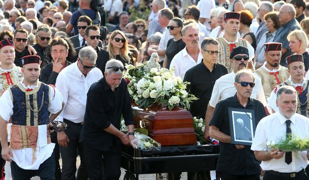 Posljednji ispraćaj Olivera Dragojevića na groblju Sveti Roko u Veloj Luci