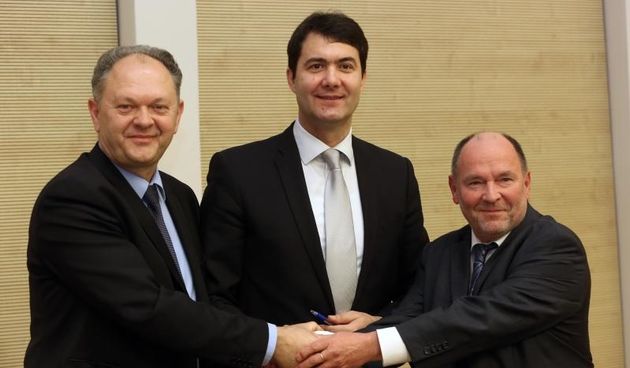 a Medicinskom fakultetu potpisan Sporazum o suradnji izmedju Sveucilista u Splitu, Medicinskog fakulteta i Regiomed Kliniken. Rektor Simun Andjelovic, dekan Medicinskog fakulteta Zoran Djogas i direktor Joachim Bovelet