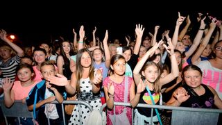 Vir : Colonia rasplesala tisuće posjetitelja na Viru ; foto Iva Perinčić Vir : Colonia rasplesala tisuće posjetitelja na Viru ; foto Iva Perinčić