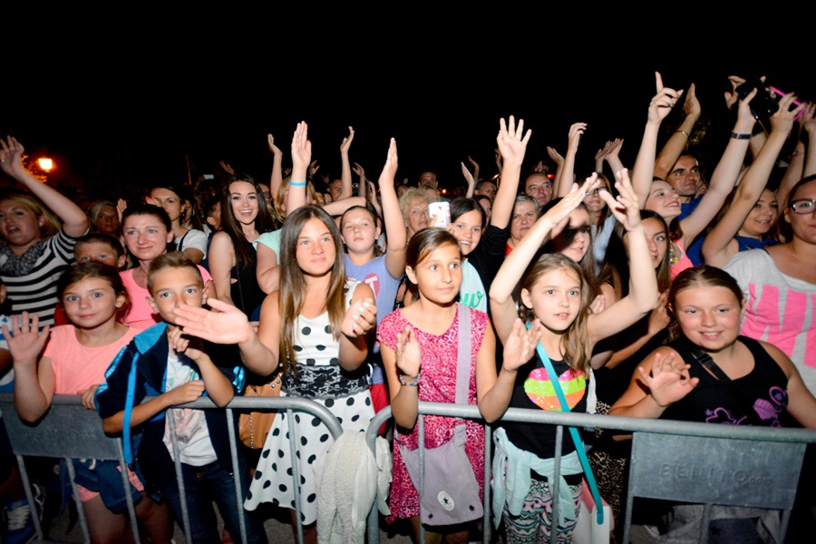 Vir : Colonia rasplesala tisuće posjetitelja na Viru ; foto Iva Perinčić Vir : Colonia rasplesala tisuće posjetitelja na Viru ; foto Iva Perinčić