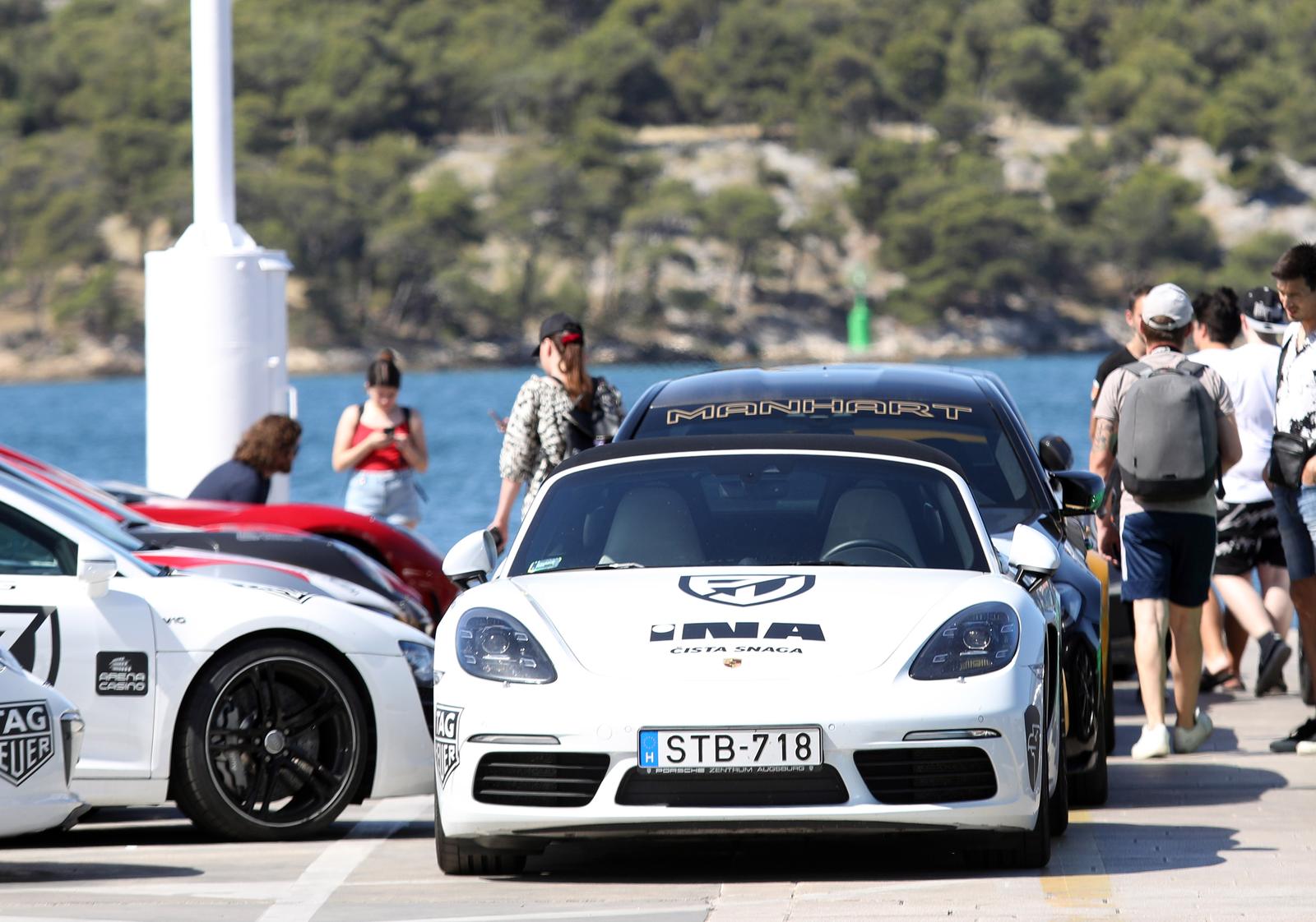 Šibenik: Sportski automobili u sklopu projekta “Pink Wing” zaposjeli gradsku rivu