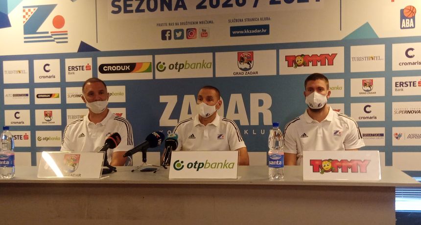 Press pod maskama Press pod maskama