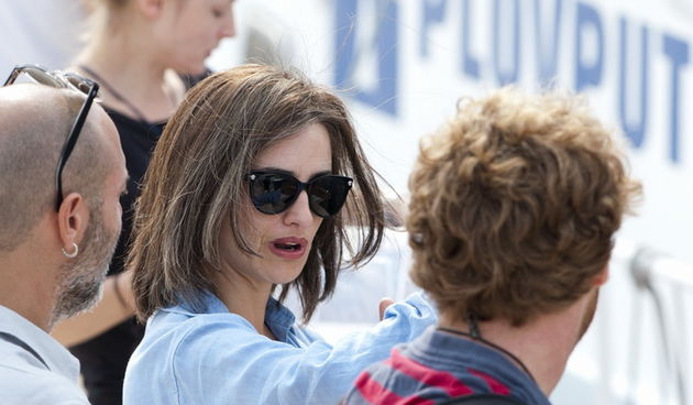 Prigradica, otok Korcula , 270911.
Glumica Penelope Cruz snimljena prilikom ukrcaja u brod Majsan marke Beneteau Antares 10,80  koji ju prebacuje na svjetionik Plocica na snimanje filma” Venuto al mondo”.
Foto: Tom Dubravec /  CROPIX