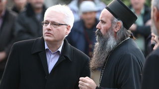 Krupa, 251110.
Boris Tadic i Ivo Josipovic posjetili su manastir Krupa.
Na slici: Ivo Josipovic i episkop dalmatinski Fotije.
Foto: Vladimir Ivanov / CROPIX Krupa, 251110.
Boris Tadic i Ivo Josipovic posjetili su manastir Krupa.
Na slici: Ivo Josipovic i episkop dalmatinski Fotije.
Foto: Vladimir Ivanov / CROPIX