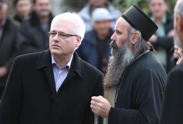 Krupa, 251110.
Boris Tadic i Ivo Josipovic posjetili su manastir Krupa.
Na slici: Ivo Josipovic i episkop dalmatinski Fotije.
Foto: Vladimir Ivanov / CROPIX Krupa, 251110.
Boris Tadic i Ivo Josipovic posjetili su manastir Krupa.
Na slici: Ivo Josipovic i episkop dalmatinski Fotije.
Foto: Vladimir Ivanov / CROPIX