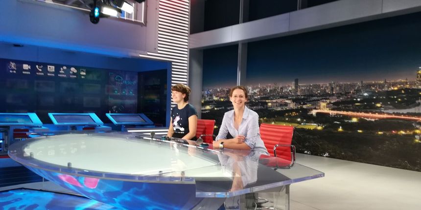 Novinarka zadarskog Novog radija, Katarina Gulan, vratila se prošli tjedan sa seminara za radijske i televizijske novinare i urednike iz zemalja središnje i jugoistočne Europe, u organizaciji kineske televizijske mreže Jiangsu Broadcasting Corporation.