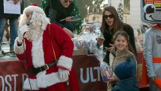 Božićnica na Novom: Radiolino, Djed božićnjak i ekipa Novog radija darivala sugrađane. Foto: Jurica Gašpar
