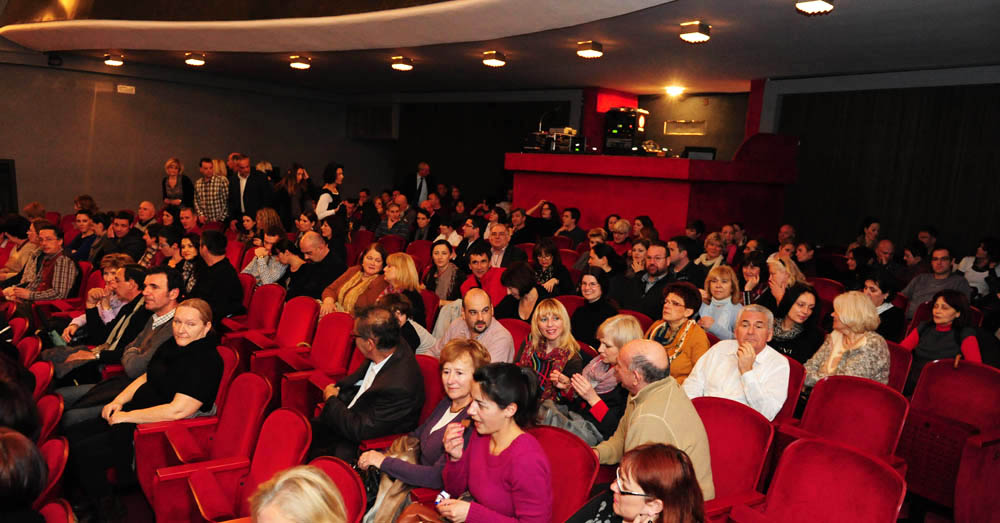 Zadar, 06.03.2013. snimio: Nenad Marčev,
Monodrama Zijaha Sokolovića,
Međuigre 0-24,
Redatelj Zijah Sokolović,
Dvorana HNK Zadar Zadar, 06.03.2013. snimio: Nenad Marčev,
Monodrama Zijaha Sokolovića,
Međuigre 0-24,
Redatelj Zijah Sokolović,
Dvorana HNK Zadar