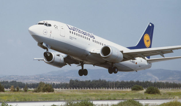 Start eines Lufthansa Boeing 737-300 zum Flugtraining in Paphos / Cypern