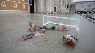 Vaterpolo utakmica na Forumu ispred crkve Sv. Donata, Foto: Filip Brala/PIXSELL