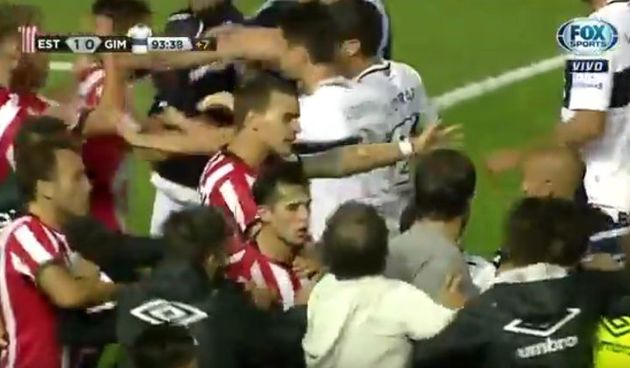 Tučnjava igrača Estudiantes – Gimnasia, screenshot: FOX Sports