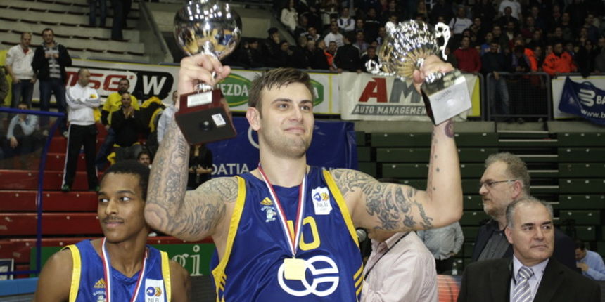 Zagreb, 100211. KC Drazen Petrovic. Zavrsnica kosarkaskog kupa Kresimir Cosic, finalna utakmica Zagreb CO – Zadar. Pobjedila je momcak KK Zagreb CO. Na slici: Mario Kasun najbolji igrac i strijelac. Foto: Nenad Dugi / Cropix Zagreb, 100211. KC Drazen Petrovic. Zavrsnica kosarkaskog kupa Kresimir Cosic, finalna utakmica Zagreb CO – Zadar. Pobjedila je momcak KK Zagreb CO. Na slici: Mario Kasun najbolji igrac i strijelac. Foto: Nenad Dugi / Cropix