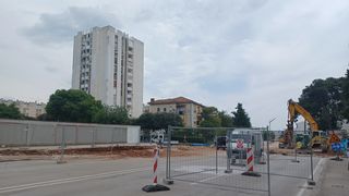 Raskrižje ulica dr. Franje Tuđmana i Josipa bana Jelačića Raskrižje ulica dr. Franje Tuđmana i Josipa bana Jelačića