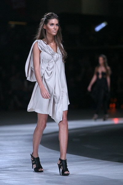 U trgovackom centru West gate sinoc zapoceo modni dogadjaj Nivea Cro A Porter. U trgovackom centru West gate sinoc zapoceo modni dogadjaj Nivea Cro A Porter.