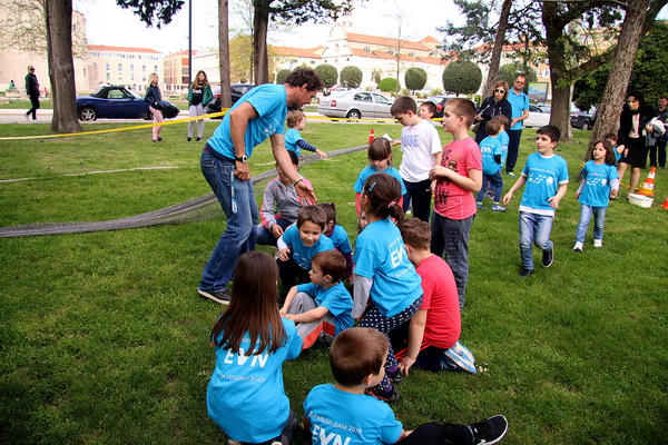 Sportska manifestacija za djecu “1000 koraka kroz 1000 ulica” SŠ “Loptica” Sportska manifestacija za djecu “1000 koraka kroz 1000 ulica” SŠ “Loptica”