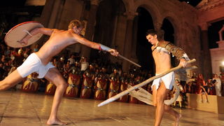 Split, 200812.
Tradicionalni “Dani Dioklecijana” koji se u Splitu uprilicuju zadnjih godina dozivljavaju svoju ekspanziju svake godine pa se tako i na vecerasnjoj manifestaciji zatvaranja natiskao prepun Peristil gdje se car Dioklecijan oprostio od svojih Split, 200812.
Tradicionalni “Dani Dioklecijana” koji se u Splitu uprilicuju zadnjih godina dozivljavaju svoju ekspanziju svake godine pa se tako i na vecerasnjoj manifestaciji zatvaranja natiskao prepun Peristil gdje se car Dioklecijan oprostio od svojih