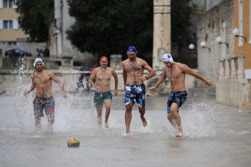 Vaterpolo utakmica na Forumu ispred crkve Sv. Donata, Foto: Filip Brala/PIXSELL