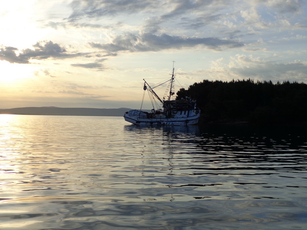 Mišnjak: Nasukana ribarica “Glamoč”