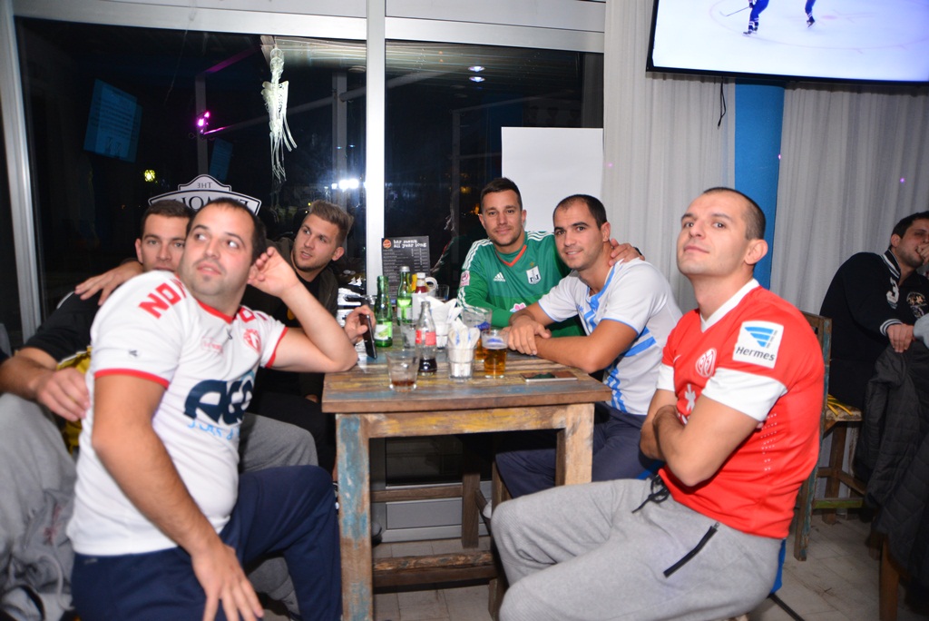 Famous Bar: 1. kolo Lige sportskog kviza “Nogometne ikone” 27. listopada 2016. Foto. Iva Perinčić Famous Bar: 1. kolo Lige sportskog kviza “Nogometne ikone” 27. listopada 2016. Foto. Iva Perinčić