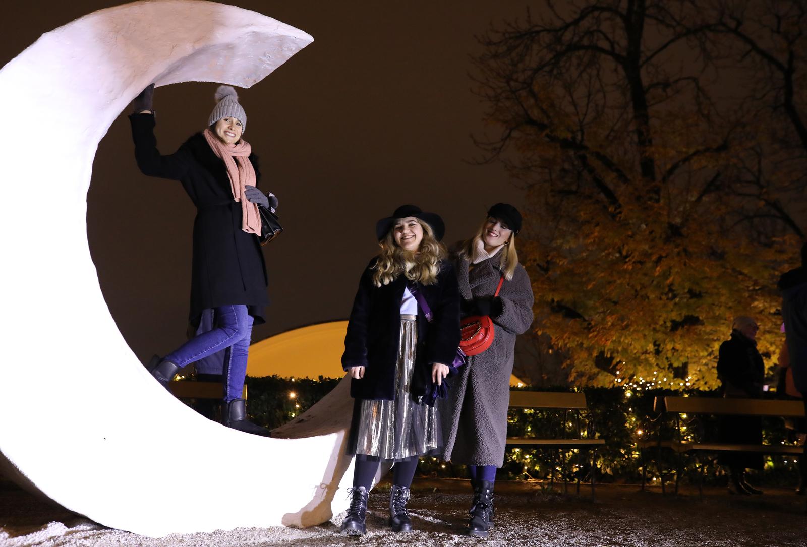 Zagrebački Advent ove godine pun je svjetla i šarenila