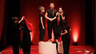 Igrajmo se: Zabranjeno mlađima od 15 strana A