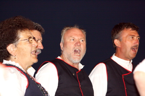 Vecer folklora: KUD Nevijana i ansambl Horenak u Nevidjenima Vecer folklora: KUD Nevijana i ansambl Horenak u Nevidjenima