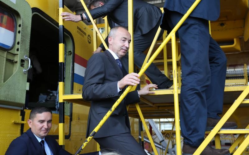 Plenković i Krstičević posjetili zračnu bazu Zemunik i protupožarnu eskadrilu Plenković i Krstičević posjetili zračnu bazu Zemunik i protupožarnu eskadrilu