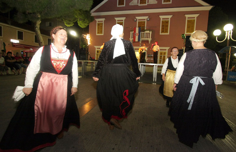 Biograd: Večer starih zanata i rukotvorina (foto: Marin Gospić)