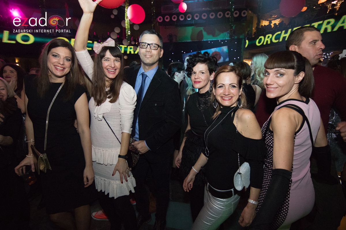 Ludnica u Saturnusu: Najbolji doček u svemiru i šire Ludnica u Saturnusu: Najbolji doček u svemiru i šire