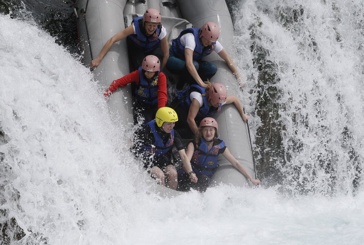 Obrovac, 300411.
6. hrvatska rafting regata Zrmanja 2011. ove godine odrzana je 29. i 30. travnja na rijeci Zrmanji. Organizator regate je Riva rafting centar d.o.o., putnicka agencija iz Obrovca, a suorganizatori su Hrvatski kajakaski savez, Hrvatska tur