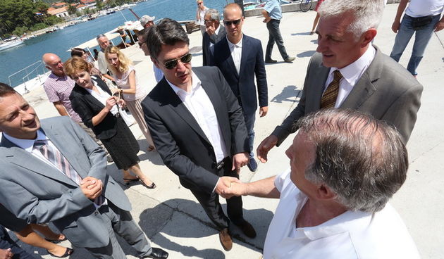 Stari Grad, Hvar, 160812.
Povodom dana opcine Stari Grad na dan Svetog Roka, hrvatski premijer Zoran Milanovic posjetio je Stari Grad.
Foto: Damjan Tadic / CROPIX