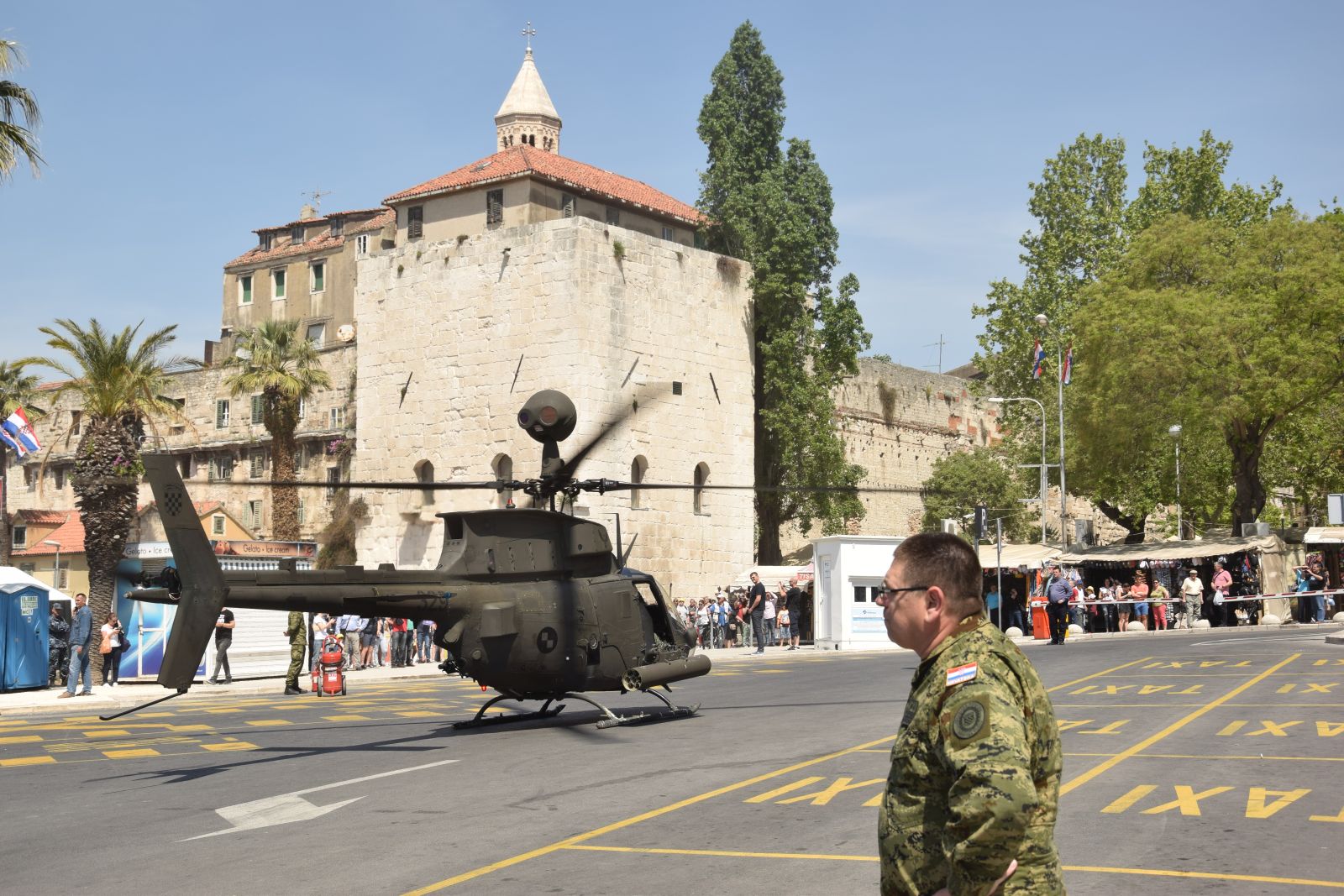 RTOP Vukovar i Kiowa Warrior na splitskoj rivi RTOP Vukovar i Kiowa Warrior na splitskoj rivi