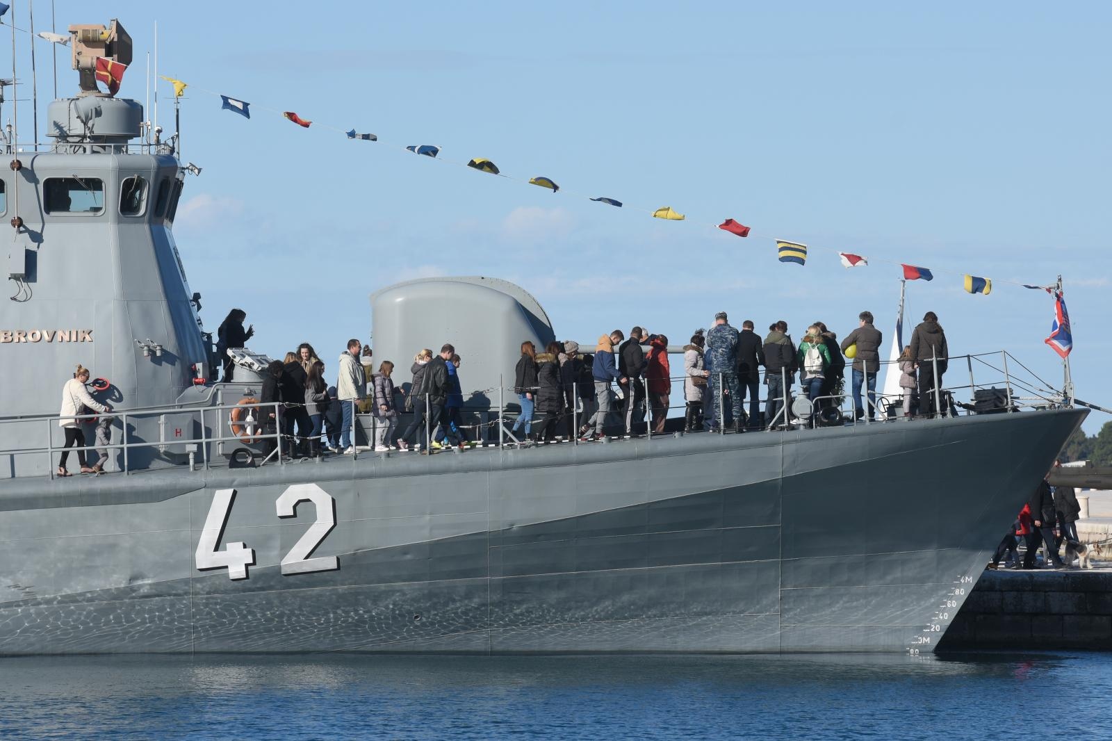 Otvorena izložba vojne opreme, oružja i vozila na zadarskoj rivi