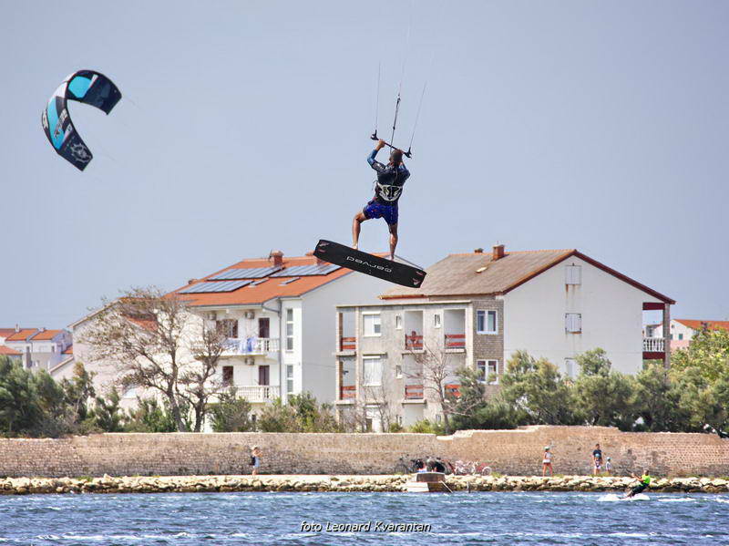 Kite surferi guštaju u Ninu