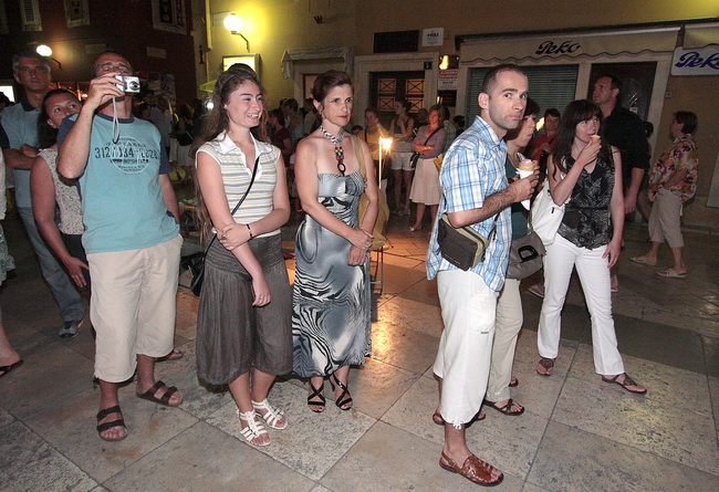 Narodni trg: koncert Aldemaromania trio & Ricardo Luque foto: Angelo Virag Narodni trg: koncert Aldemaromania trio & Ricardo Luque foto: Angelo Virag