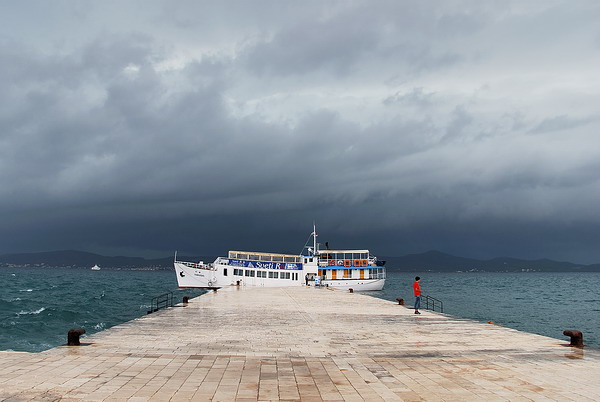 Aleksandar Gospic: Dolazak hladne fronte (shelf cloud), ciklona Karmen, Zadar Aleksandar Gospic: Dolazak hladne fronte (shelf cloud), ciklona Karmen, Zadar