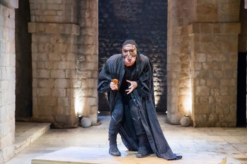 Povodom obiljezavanja 400. godina smrti Williama Shakespearea premijerno je izveden Othello, tragedija Williama Shakespearea u režiji Ivice Boban i s Draganom Despotom kao Othellom