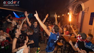 Čudesna noć: Velika fešta ulicama Zadra nakon plasmana Vatrenih u finale SP Čudesna noć: Velika fešta ulicama Zadra nakon plasmana Vatrenih u finale SP