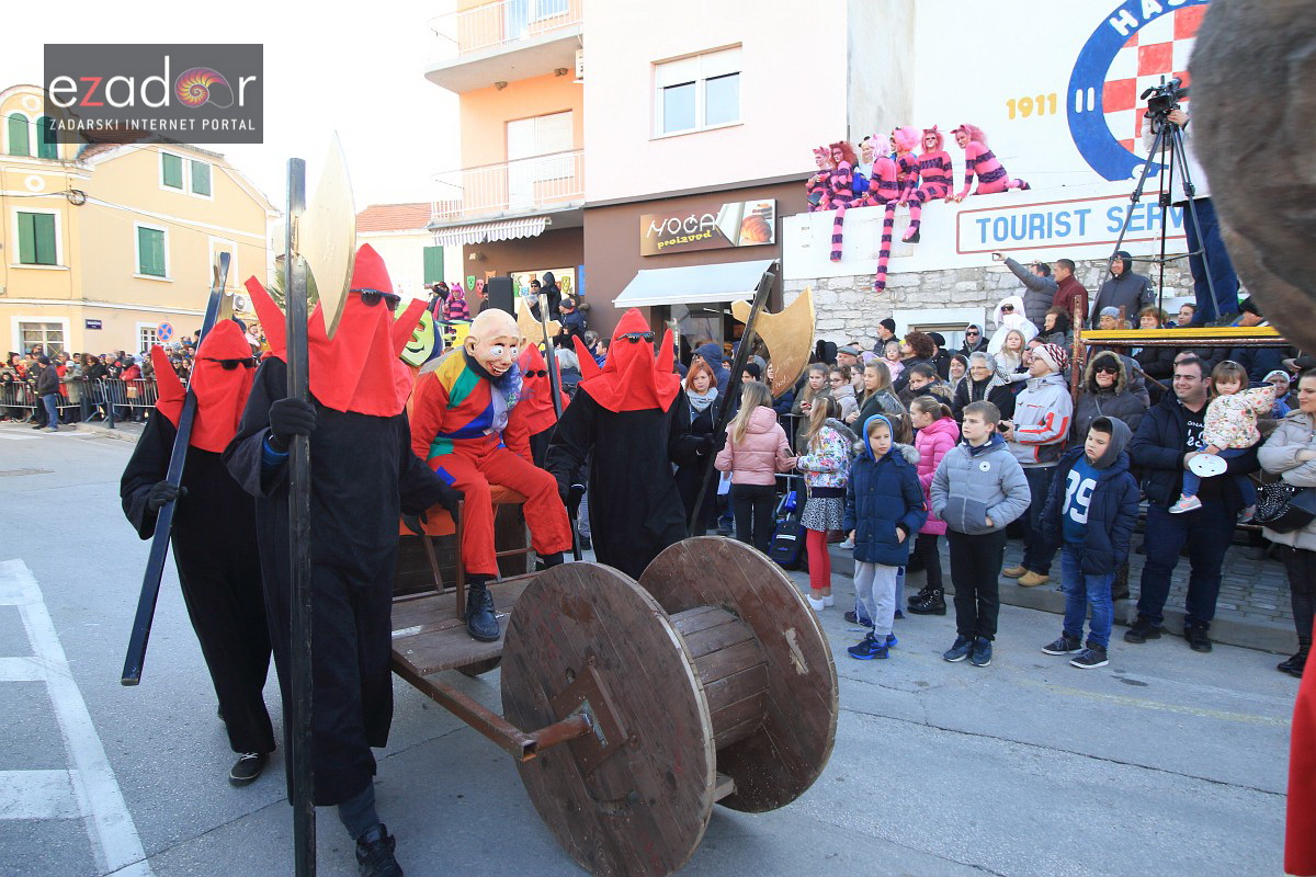 Maškarana povorka Velike Bake u Murteru