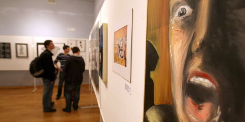 Zadar ,180510.
Dvorana u Hrvatskom narodnom kazalistu.Godisnja izlozba ucenika skole primjenjene umjetnosti i dizajna.
Foto : Vladimir Ivanov / CROPIX Zadar ,180510.
Dvorana u Hrvatskom narodnom kazalistu.Godisnja izlozba ucenika skole primjenjene umjetnosti i dizajna.
Foto : Vladimir Ivanov / CROPIX