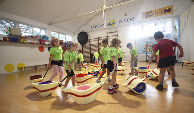 Loptica : “Volim te grade” (foto:Saša Čuka)