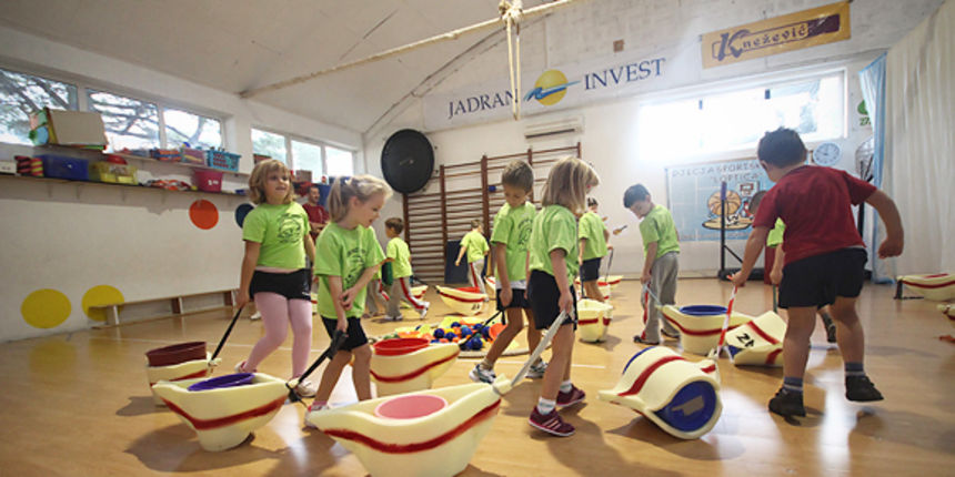 Loptica : “Volim te grade” (foto:Saša Čuka)