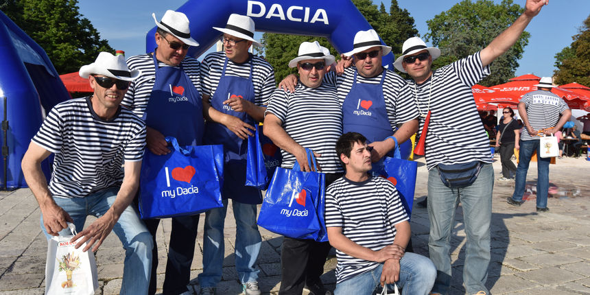 Gušti zagore iz Kaštelja, Roštilj na Rivi