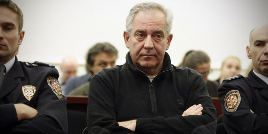 Zagreb, 281011.
Zupanijski sud.
Zrinjevac.
Bivsi premijer i predsjednik HDZ-a, Ivo Sanader na zagrebackom Zupanijskom sudu se po prvi put javno ocituje i suocava o USKOK-ovoj optuzbi za ratno profiterstvo u slucaju uzimanja 3,6 milijuna kuna provizije od